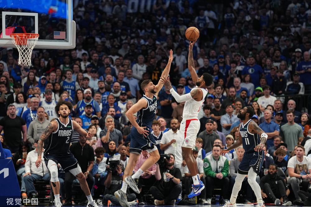 球员们在训 球员们在训