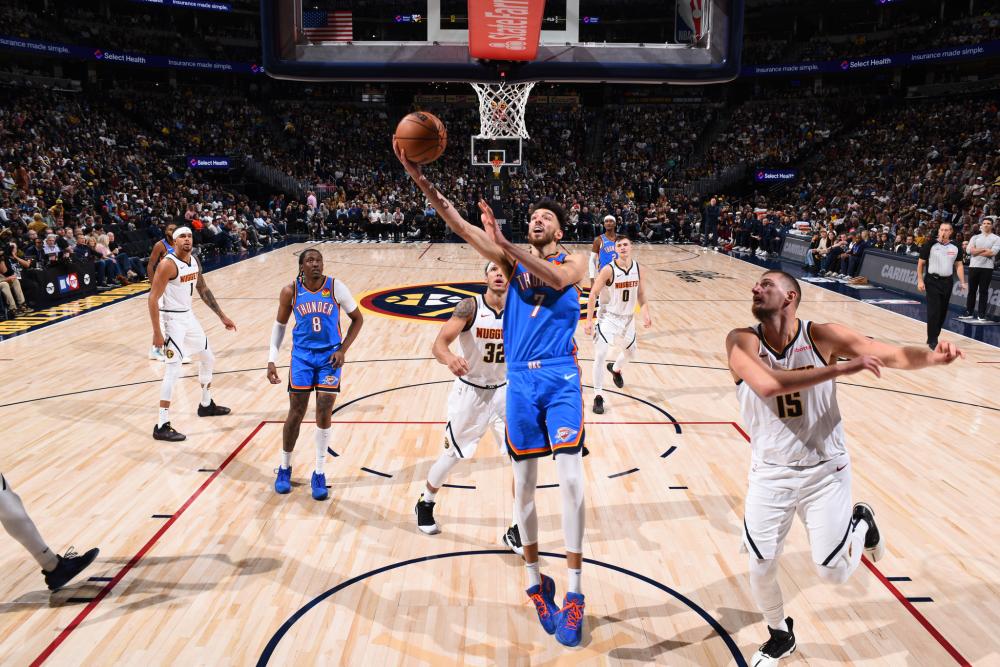 排球员的上 排球员的上